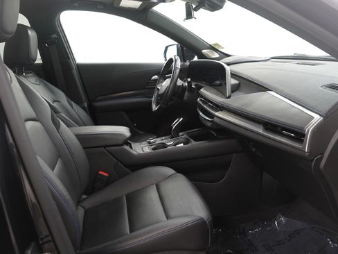 Used 2024 Cadillac XT4 Sport image 13