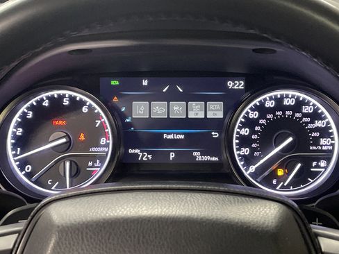 Used 2023 Toyota Camry SE w/ Cold Weather Package image 21