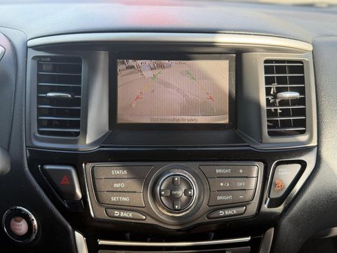 Used 2015 Nissan Pathfinder SV FWD image 12