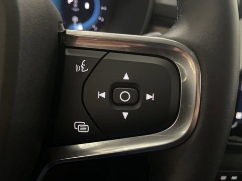 Certified 2025 Volvo XC40 B5 Core image 17