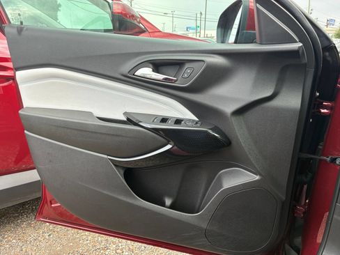 Used 2025 Chevrolet Trax LT w/ LT Convenience Package FWD image 18