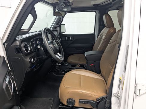 Used 2023 Jeep Wrangler Unlimited Sahara w/ Cold Weather Group AWD/4WD image 22