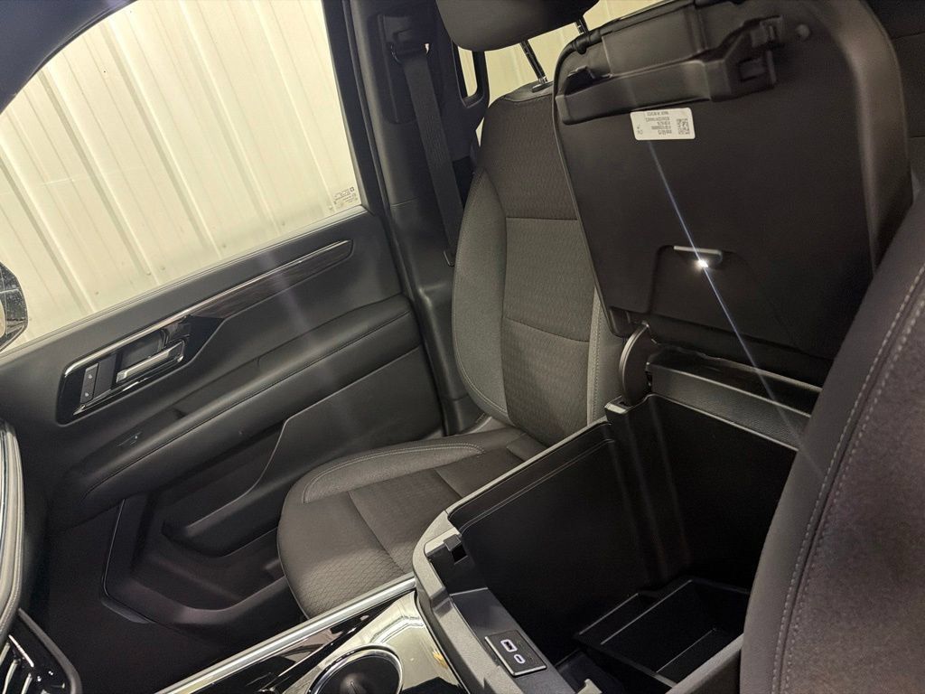 Used 2025 Chevrolet Suburban LS RWD image 41