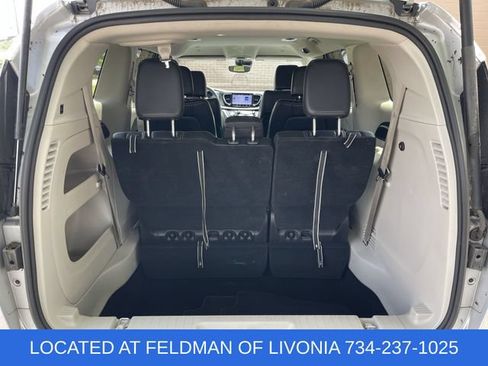 Used 2024 Chrysler Pacifica Touring-L FWD image 24