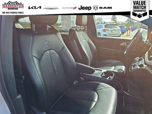 Used 2022 Chrysler Pacifica Touring-L w/ S Appearance Package image 31