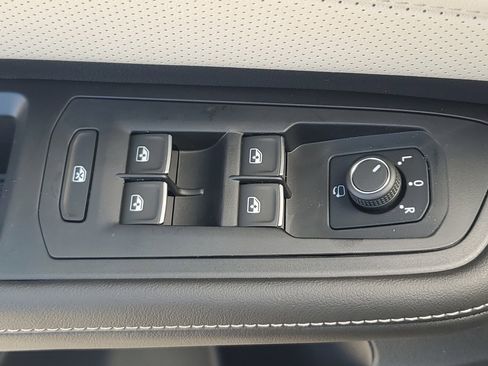 New 2025 Volkswagen Atlas Cross Sport SEL Premium R-Line image 19