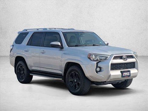 Used 2017 Toyota 4Runner SR5 image 3