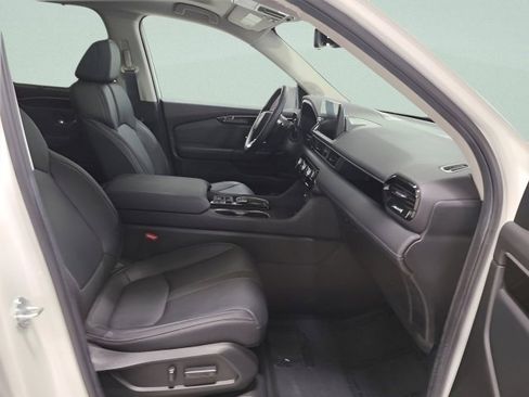 Used 2025 Honda Pilot Touring image 18