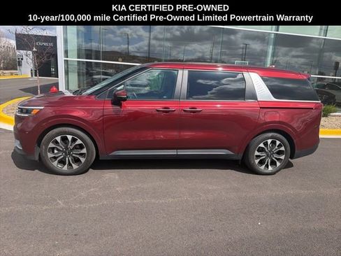 Used 2024 Kia Carnival EX image 3