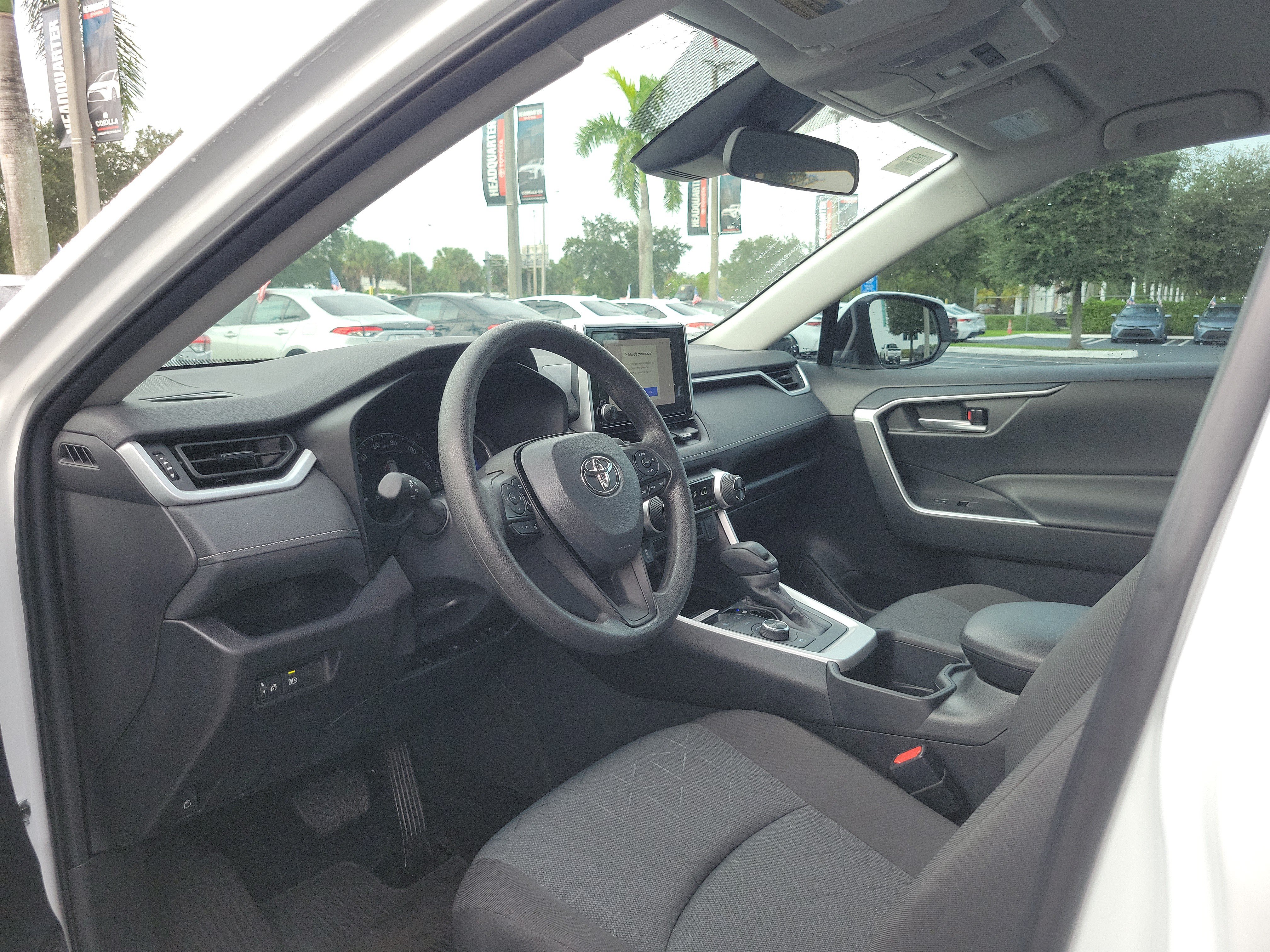 Used 2025 Toyota RAV4 XLE AWD/4WD image 19