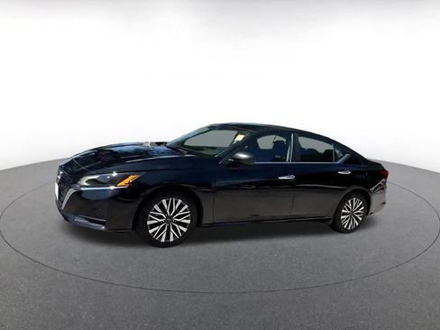 Used 2025 Nissan Altima 2.5 SV FWD image 8