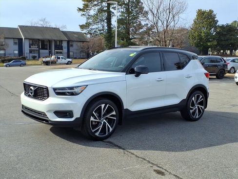 Used 2021 Volvo XC40 T5 R-Design w/ Climate Package image 9