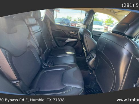 Used 2018 Jeep Cherokee Latitude Plus w/ Cold Weather Group AWD/4WD image 14