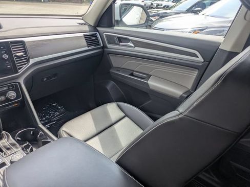 Used 2023 Volkswagen Atlas SE AWD/4WD image 16