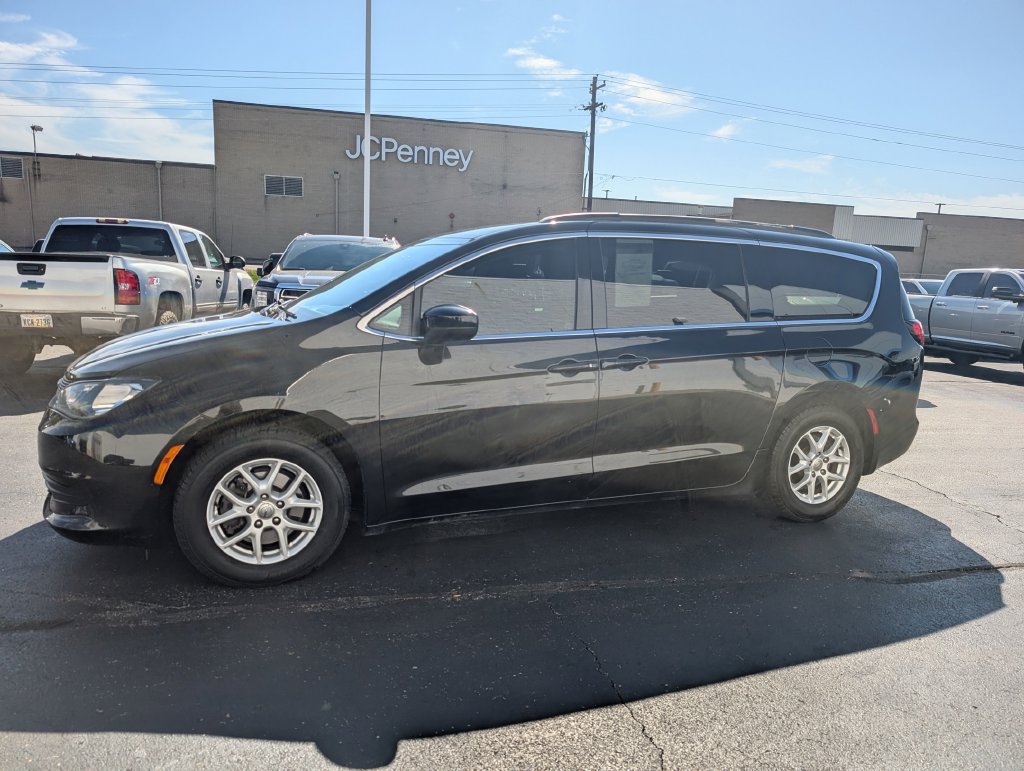 Used 2018 Chrysler Pacifica Touring FWD image 4