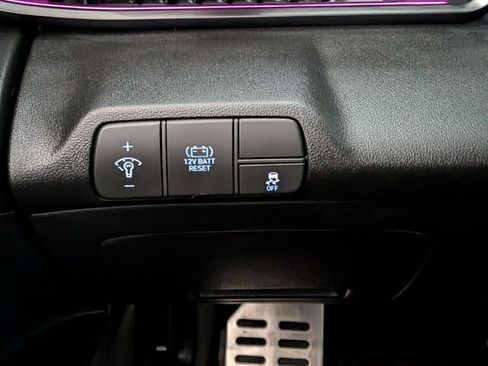 Used 2025 Hyundai Elantra SEL FWD image 18