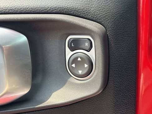 Used 2020 Jeep Wrangler Sport AWD/4WD image 32