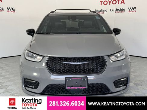 Used 2025 Chrysler Pacifica Limited FWD image 9
