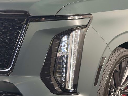 Used 2025 Cadillac Escalade V AWD/4WD image 10