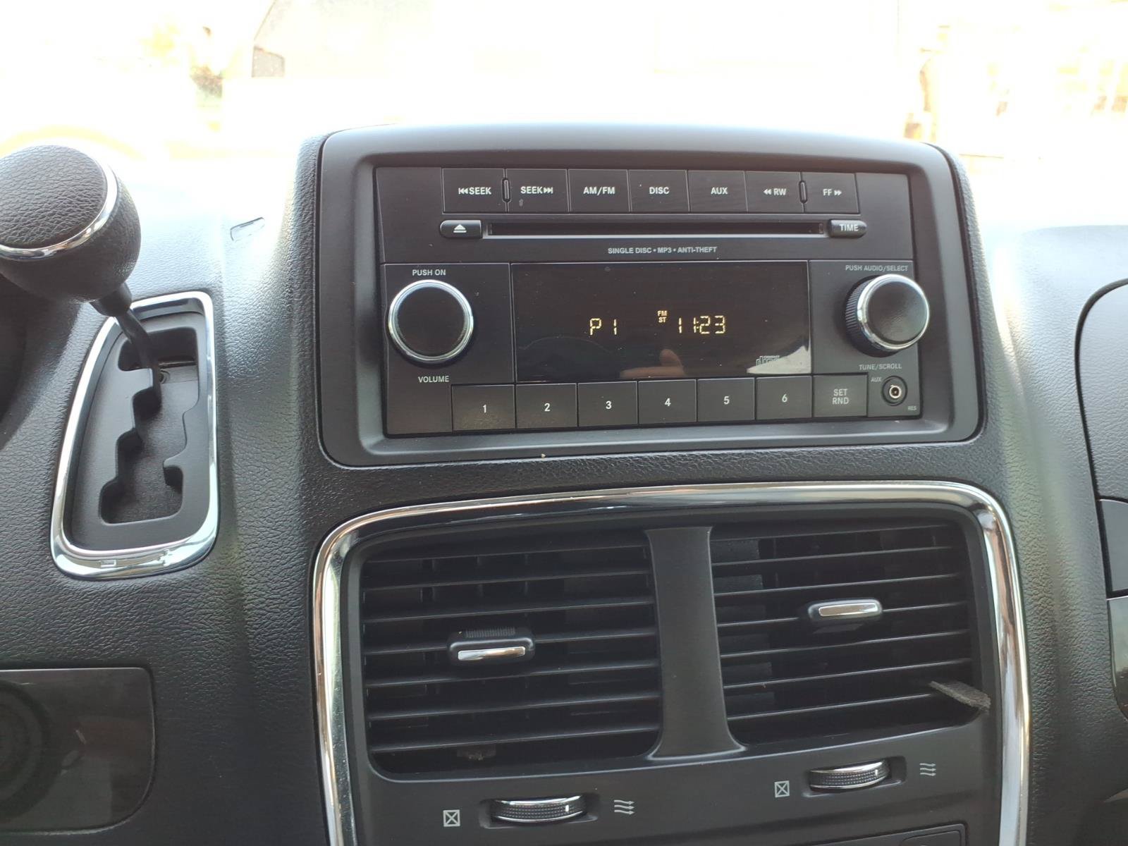 Used 2015 Dodge Grand Caravan SXT FWD image 17