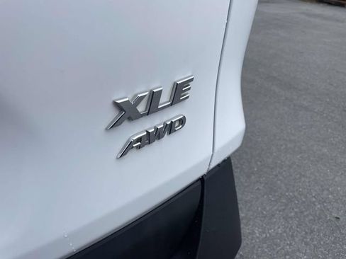 Used 2019 Toyota RAV4 XLE AWD/4WD image 9