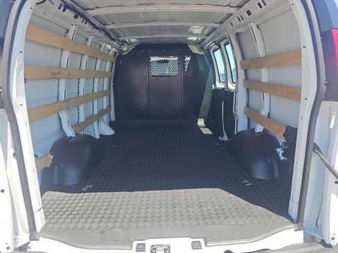 Used 2025 GMC Savana 2500 w/ Driver Convenience Package RWD image 4