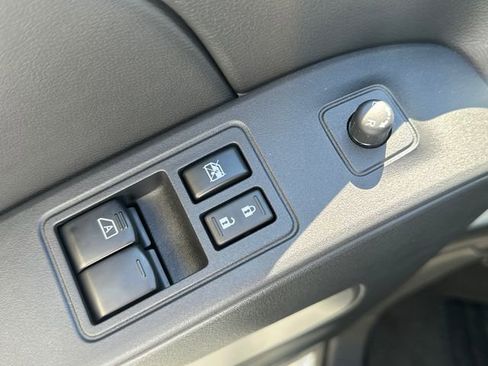 Used 2025 Nissan Frontier SV image 22