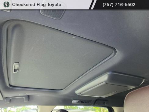 Used 2023 Toyota Sienna Platinum AWD/4WD image 10
