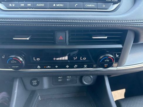 Used 2025 Nissan Rogue SV w/ SV Premium Package FWD image 5
