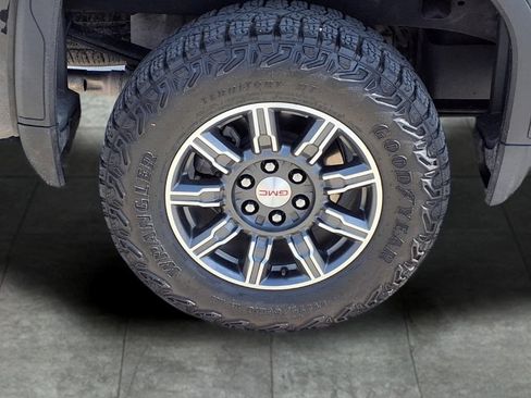 Used 2024 GMC Sierra 1500 AT4 w/ Technology Package AWD/4WD image 9