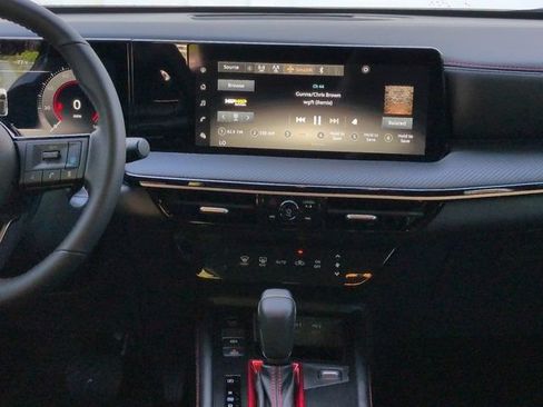 Used 2025 Nissan Kicks SR FWD image 17