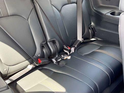 Used 2025 Honda Pilot Touring image 29