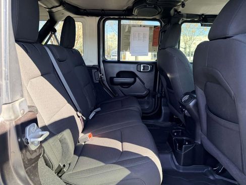Used 2022 Jeep Wrangler Unlimited Sport image 15