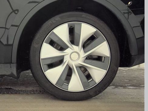 Used 2023 Tesla Model Y Long Range image 19