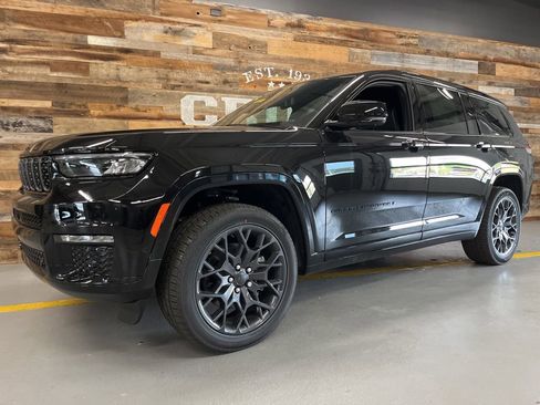 New 2025 Jeep Grand Cherokee L Summit image 13