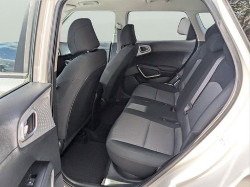 Certified 2022 Kia Soul LX w/ Technology Package image 32