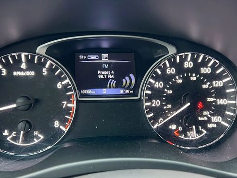 Used 2018 Nissan Pathfinder SV image 26