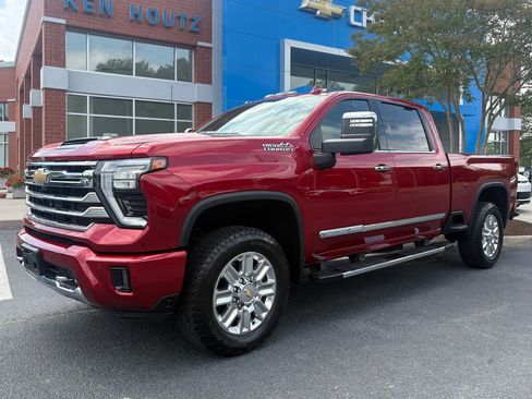 Used 2024 Chevrolet Silverado 2500 High Country w/ Technology Package AWD/4WD image 1