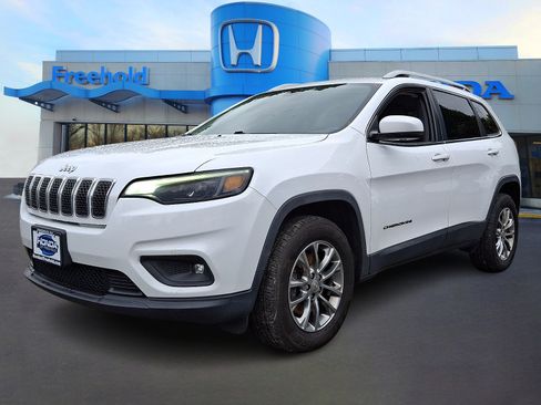 Used 2019 Jeep Cherokee Latitude Plus w/ Comfort/Convenience Group AWD/4WD image 3