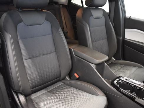 Used 2025 Chevrolet Trax LT FWD image 6