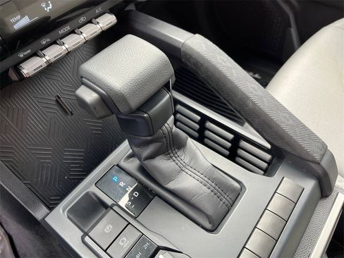 Certified 2025 Toyota Tacoma SR5 image 21