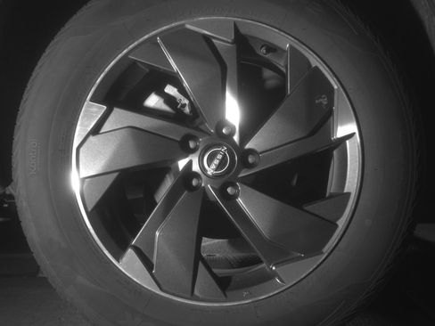 Used 2025 Nissan Rogue SV image 15