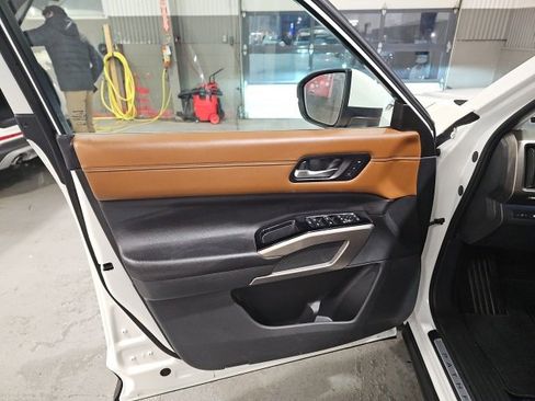 Certified 2023 Nissan Pathfinder Platinum w/ Cargo Package image 10