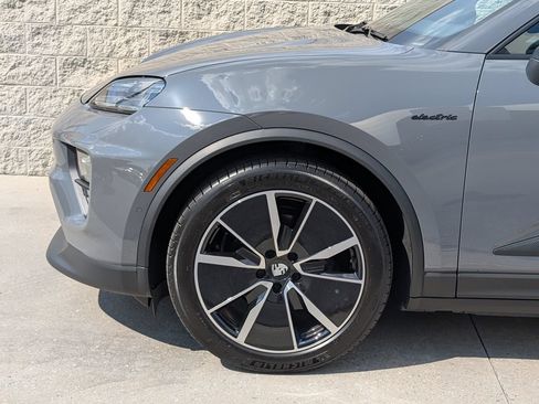 Certified 2026 Porsche Macan 4 Electric AWD/4WD image 32