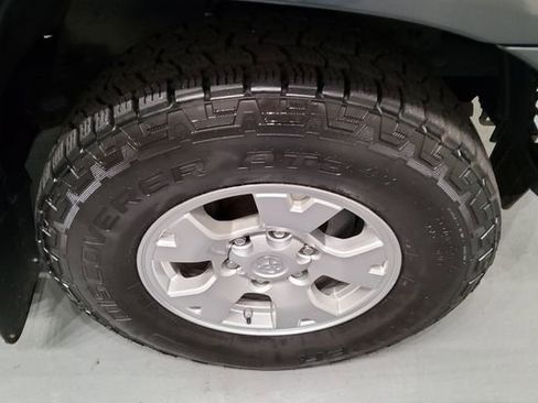 Used 2015 Toyota Tacoma 4x4 Double Cab w/ SR5 Package image 37