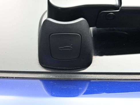 Certified 2024 Porsche Macan AWD/4WD image 29