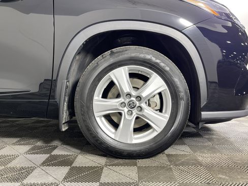 Used 2023 Toyota Highlander LE image 6