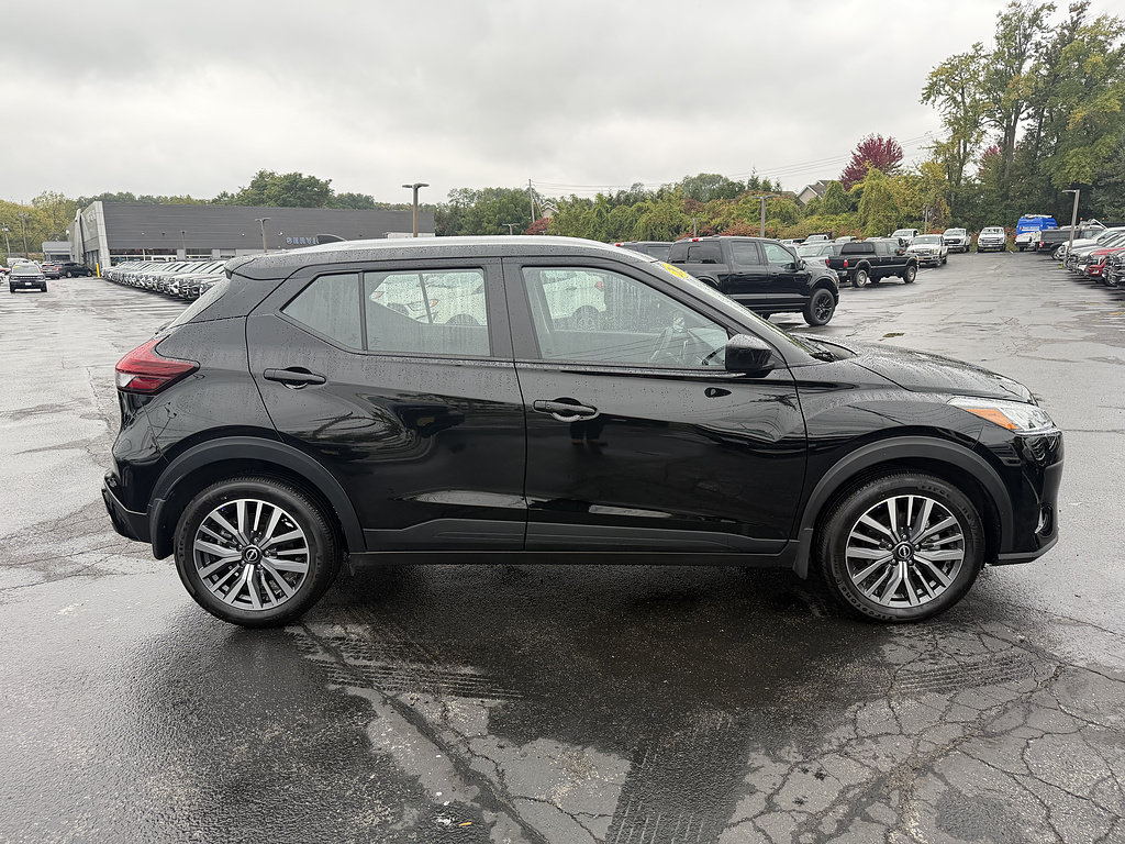 Used 2024 Nissan Kicks SV FWD image 7