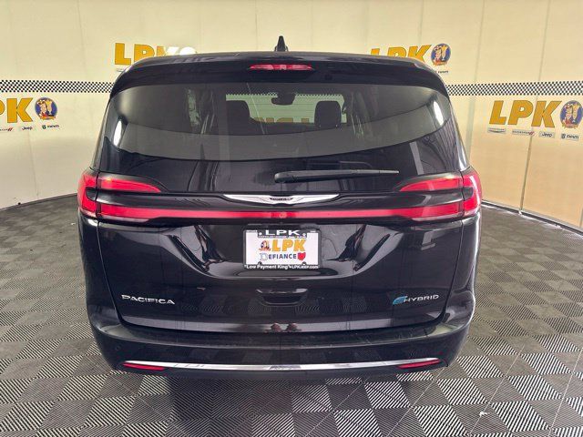 Used 2024 Chrysler Pacifica Limited FWD image 4