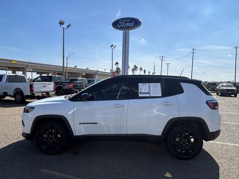 Used 2024 Jeep Compass Latitude w/ Convenience Group image 4